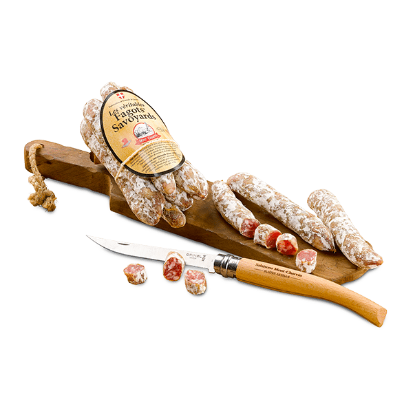 Saucisson Fagots Savoyards Mont Charvin et Opinel sur planche à découper